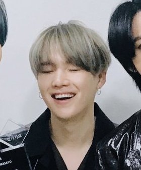 sugachim2's tweet photo. NOOOOOOOOOOOANSKAJDKZJZJZBXJZJFKZJFJEG
#BTS3rdWin #KCA #VoteBTS @BTS_twt https://t.co/QiJWfM6GRx