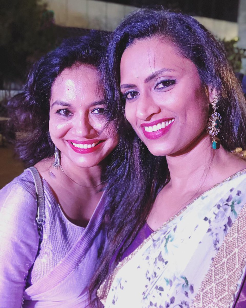 SingerKousalya's tweet photo. No caption needed ๐
#musicmirchiaward #singergoals #telugusingers #sunithaupadrashta #singersunitha #singerkousalya https://t.co/nDVP3cICCQ