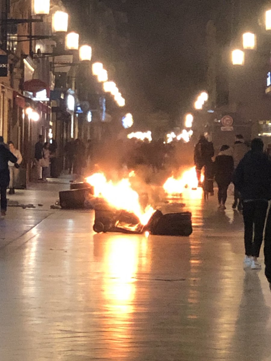 frenchdeano's tweet photo. Sainte-Catherine, hier soir .... https://t.co/Ogg7YmjTlf