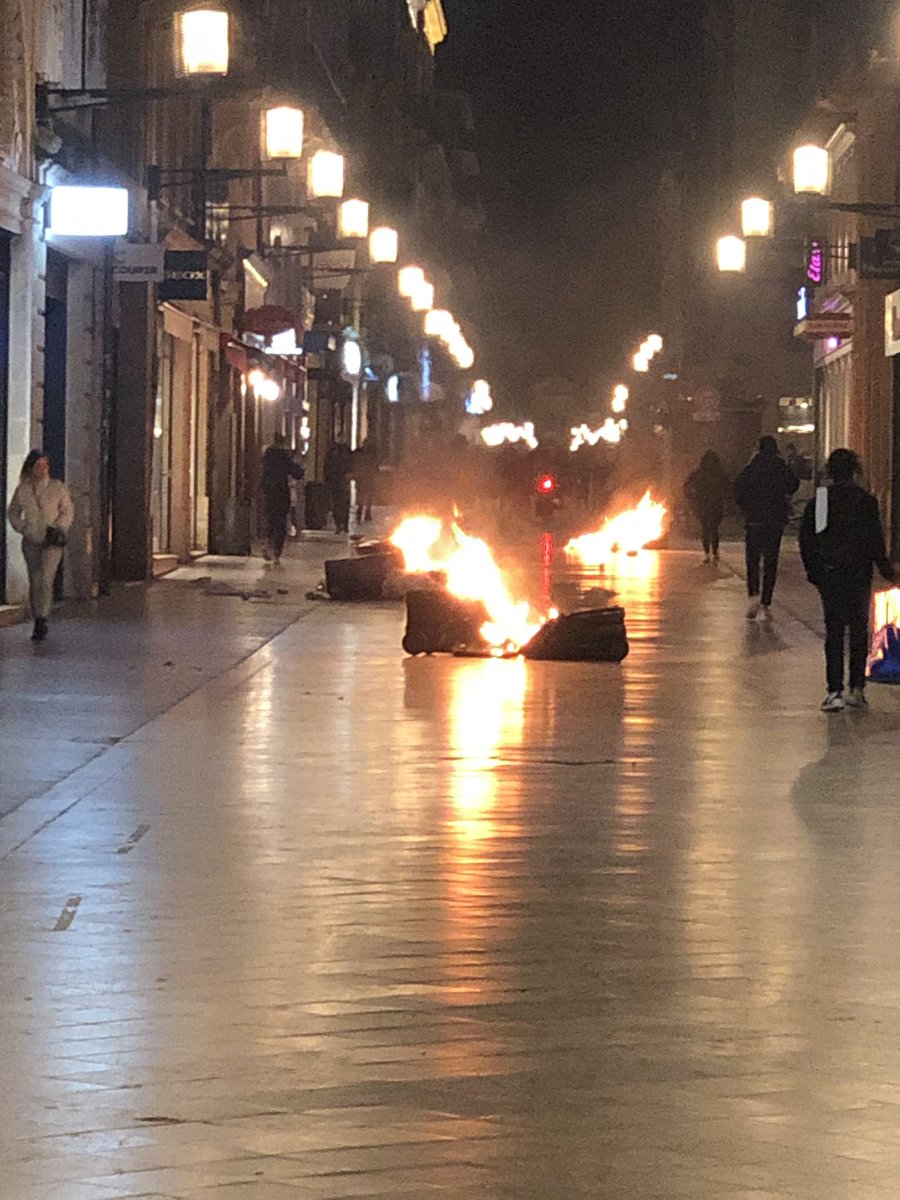 frenchdeano's tweet photo. Sainte-Catherine, hier soir .... https://t.co/Ogg7YmjTlf