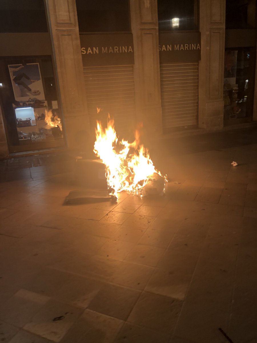 frenchdeano's tweet photo. Sainte-Catherine, hier soir .... https://t.co/Ogg7YmjTlf