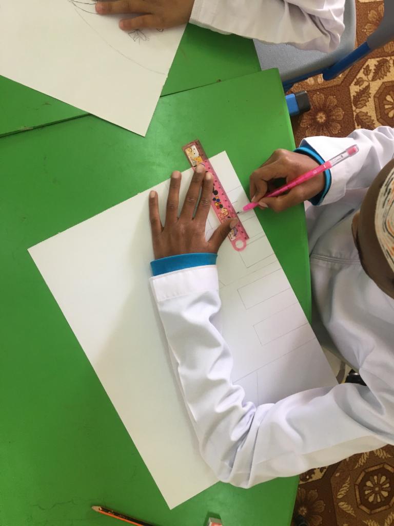 تابع تكريم الطلاب المشاركين في مسابقة حماية البيئة البحرية