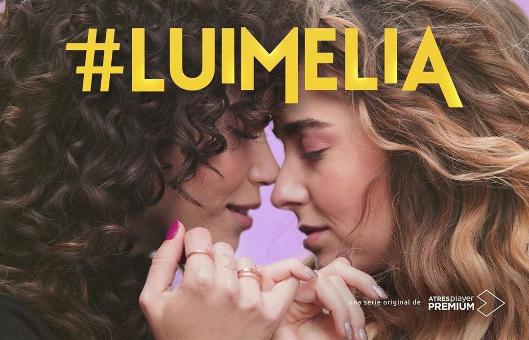 Ma5rina's tweet photo. Que nadie se pierda #Luimelia.
Serie protagoniza por una pareja lésbica. Hablan de lo mal que se trata a las lesbianas en ficción, del miedo a decir que eres del colectivo siendo famoso, machismo, acoso, homofobia, prejucios sociales...
Y de la LUCHA, mucha LUCHA. 

#LuimeliaVol4 https://t.co/i5Ue1WXEp0