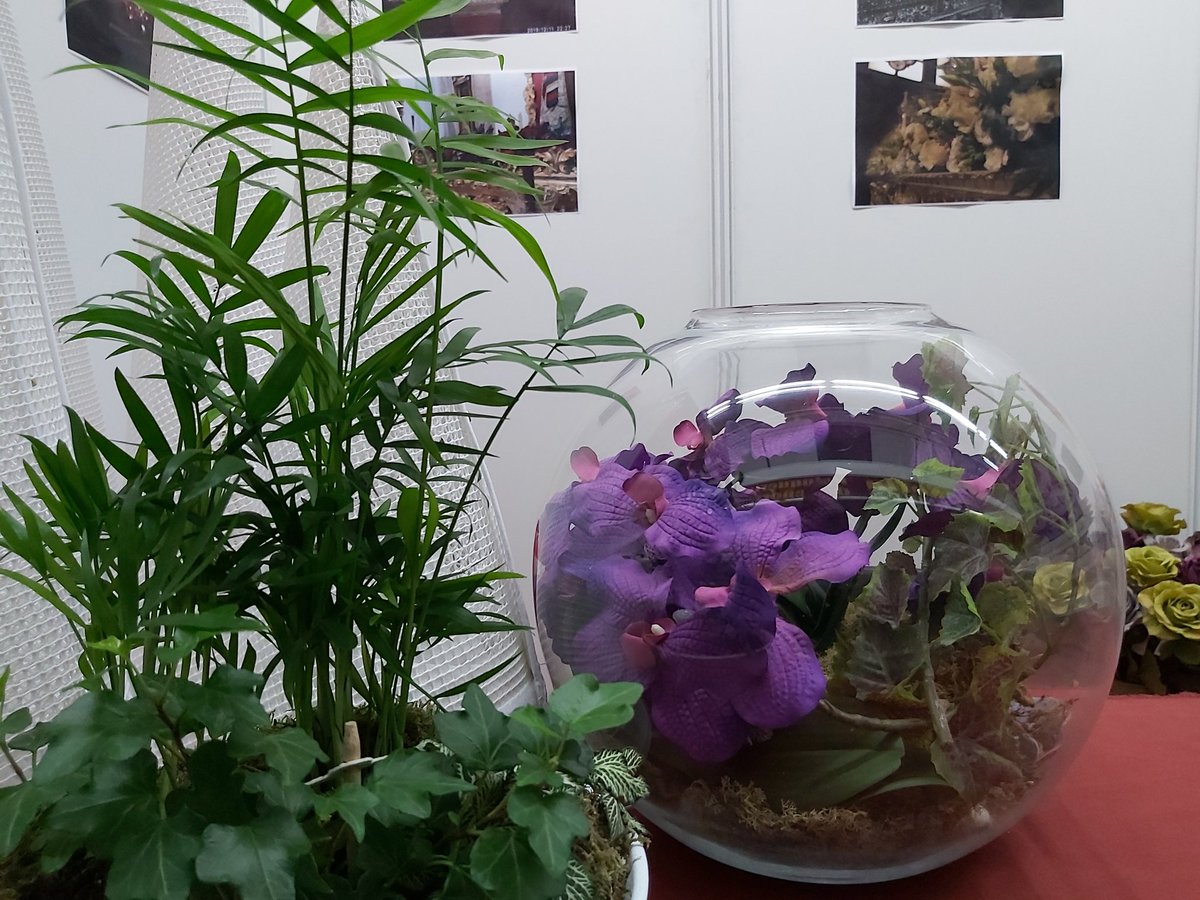 ArenalFeria's tweet photo. Stand de @PAMFLORISTERIA en la Muestra Cofrade Mercado El Arenal https://t.co/1GXZ44nOqx