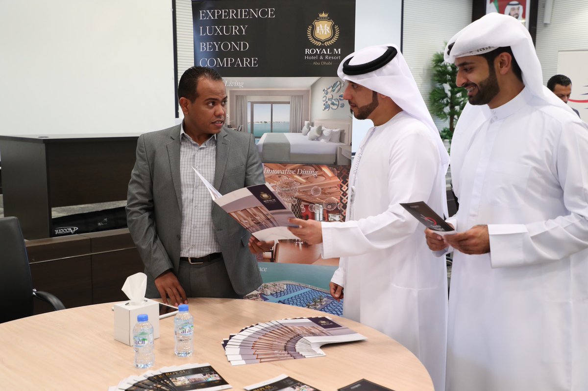 waffercard's tweet photo. أقام "برنامج وفر" بالتعاون مع هيئة الطرق والمواصلات بالشارقة معرضاً ترويجياً لعدد من الجهات والموسسات المشاركة في #بطاقة_وفر حيث شهد المعرض حضور الموظفين واستماعهم لشرح المتحدثين عن أهم العروض والخصومات من البطاقة . 

#حكومة_الشارقة https://t.co/fUG9OLiHWr