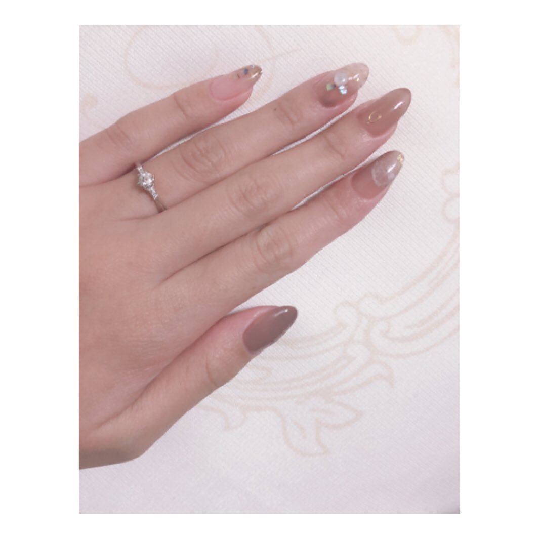 yu02274's tweet photo. 2020.2.27にプロポーズしてくれました😢💍🌹
友達もまさかのかけつけてくれて、うちのいない所で話してたみたいでサプライズで薔薇の花束持って登場してくれました🥺感謝しかないです🥺❤
誕生日にプロポーズ、指輪💍💜夢を叶えてくれてありがとう😢❤
これからもよろしくお願いします🙇‍♀️ https://t.co/THp2whSk4r