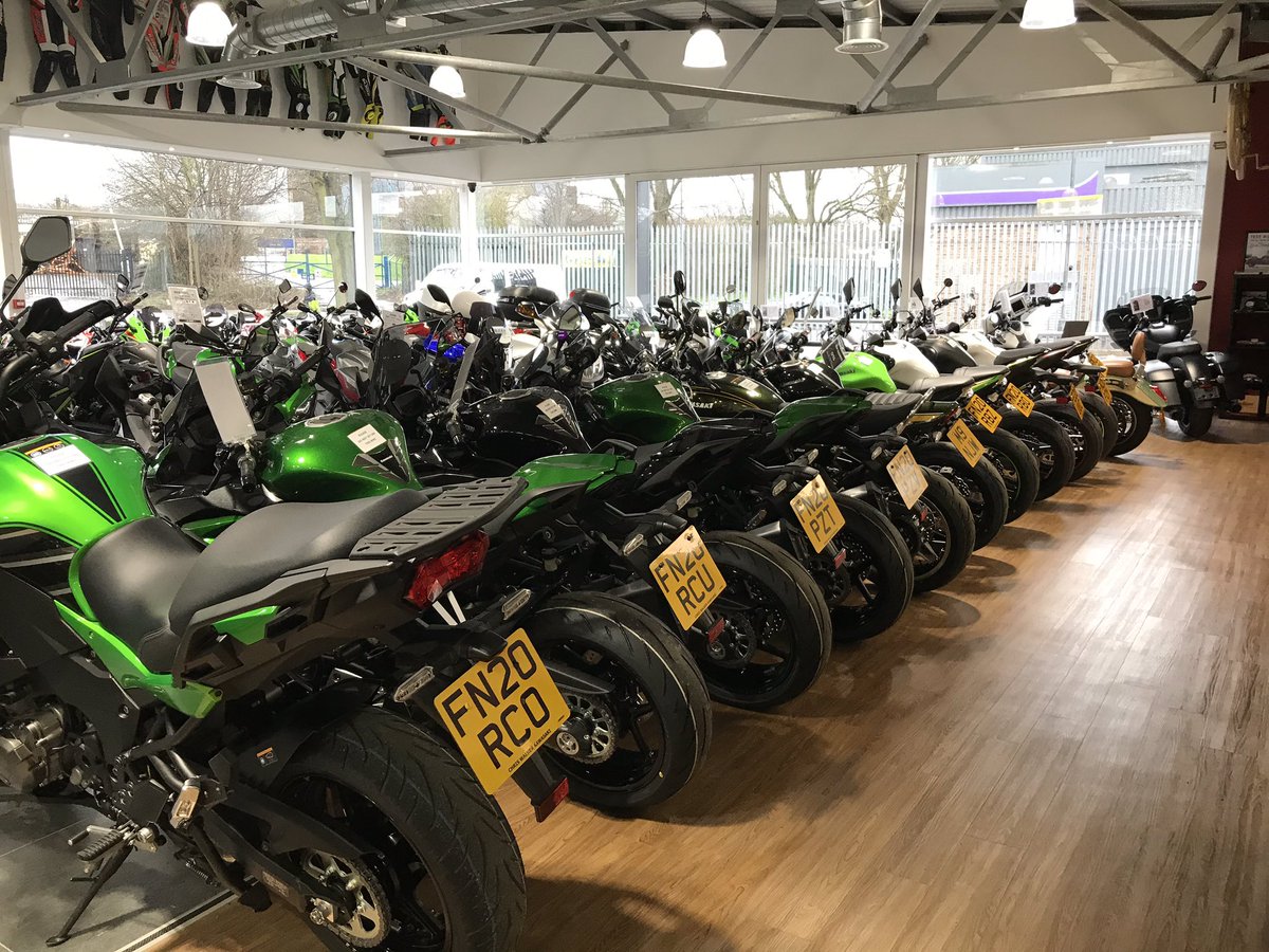 CWMotorcycles's tweet image. 20 Plate Kwackers all lined up ready to roll.... 1st of March #newplate @Kawasaki_News #letthegoodtimesroll ✊🏻