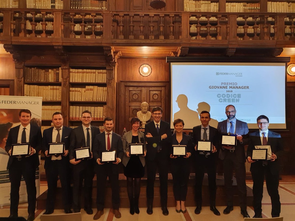 DiaUnits's tweet photo. #alumniUniTs

Il nostro alumno Luca Ambrosio, ingegnere navale ora direttore tecnico di Fincantieri, è tra i finalisti per il premio #GiovaneManager, importante riconoscimento nazionale dedicato ai migliori manager under 44. 

In bocca al lupo a tutti per la finale del 20/3!🤞 https://t.co/XRpUHAnqci