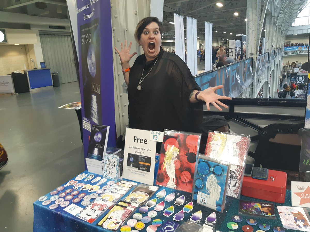 zoe_let's tweet photo. London Film and Comic Con Spring! @Showmasters
#LFCC
#lfccspring #LCCSpring #LCCS #londonfilmandcomicconspring https://t.co/Tth5tCwf8u