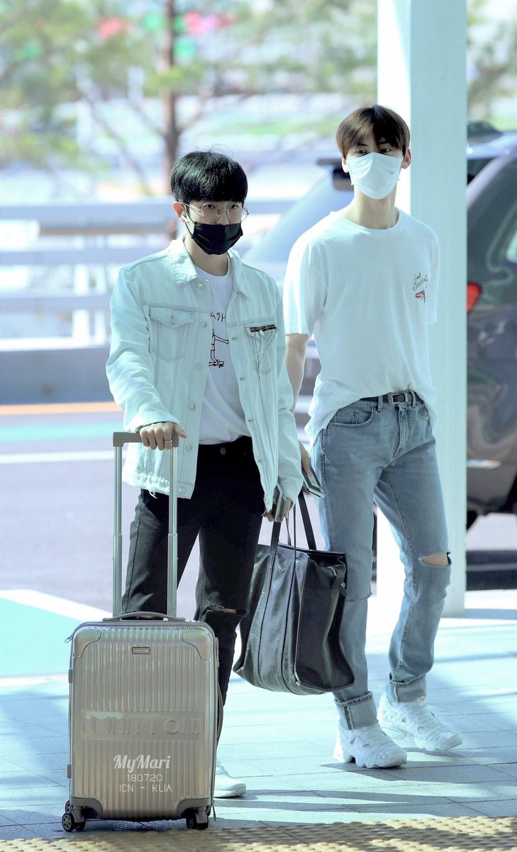 Wanna One tweet media