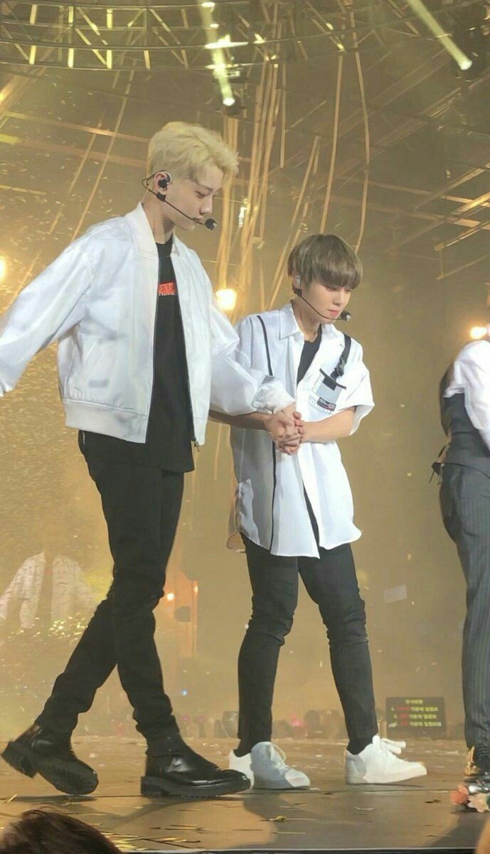 Wanna One tweet media