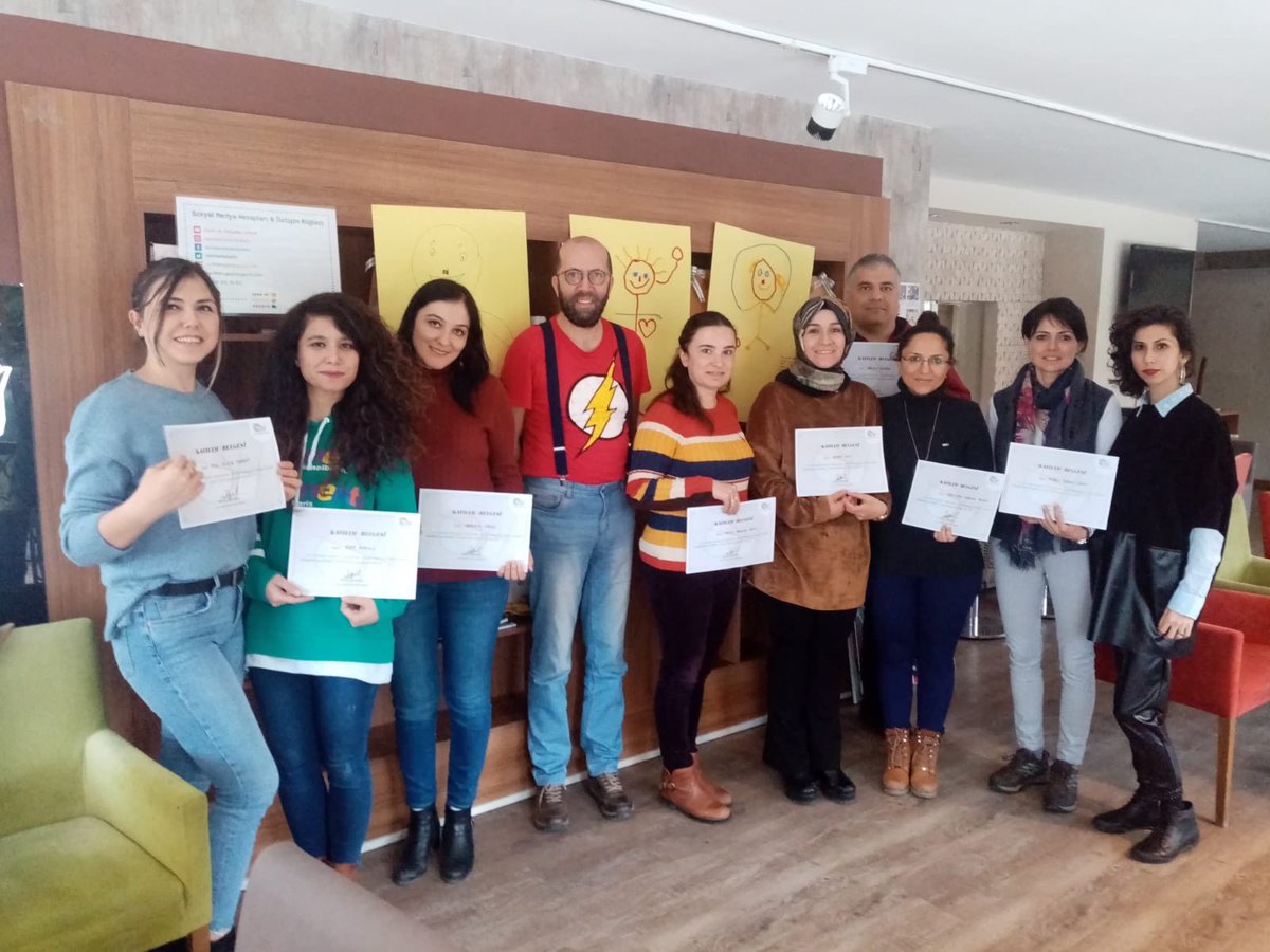 Burdur'da gönüllü öğretmenlere okullarda oyun kültürü atolyemizi gerçekleştirdik. Mesafe tanimaksizin kamusal alanda oyun hakkı savunuculuğu yapmaya devam ediyoruz. #oyun #eğitim #öğretmen