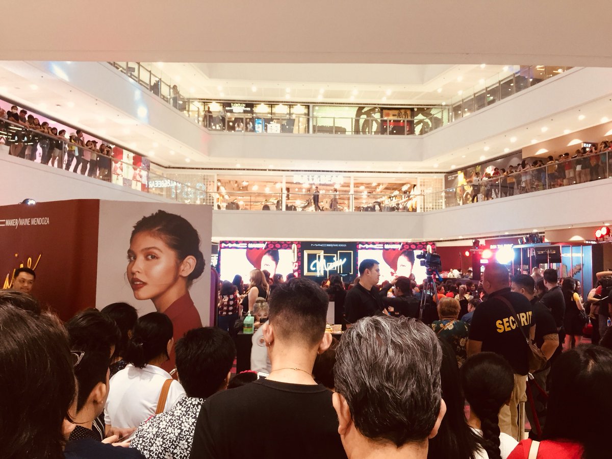 Pritooot's tweet photo. #MacMakerMaineGrandLaunch hi @mainedcm 👋🏻 https://t.co/s93RcVZ37t