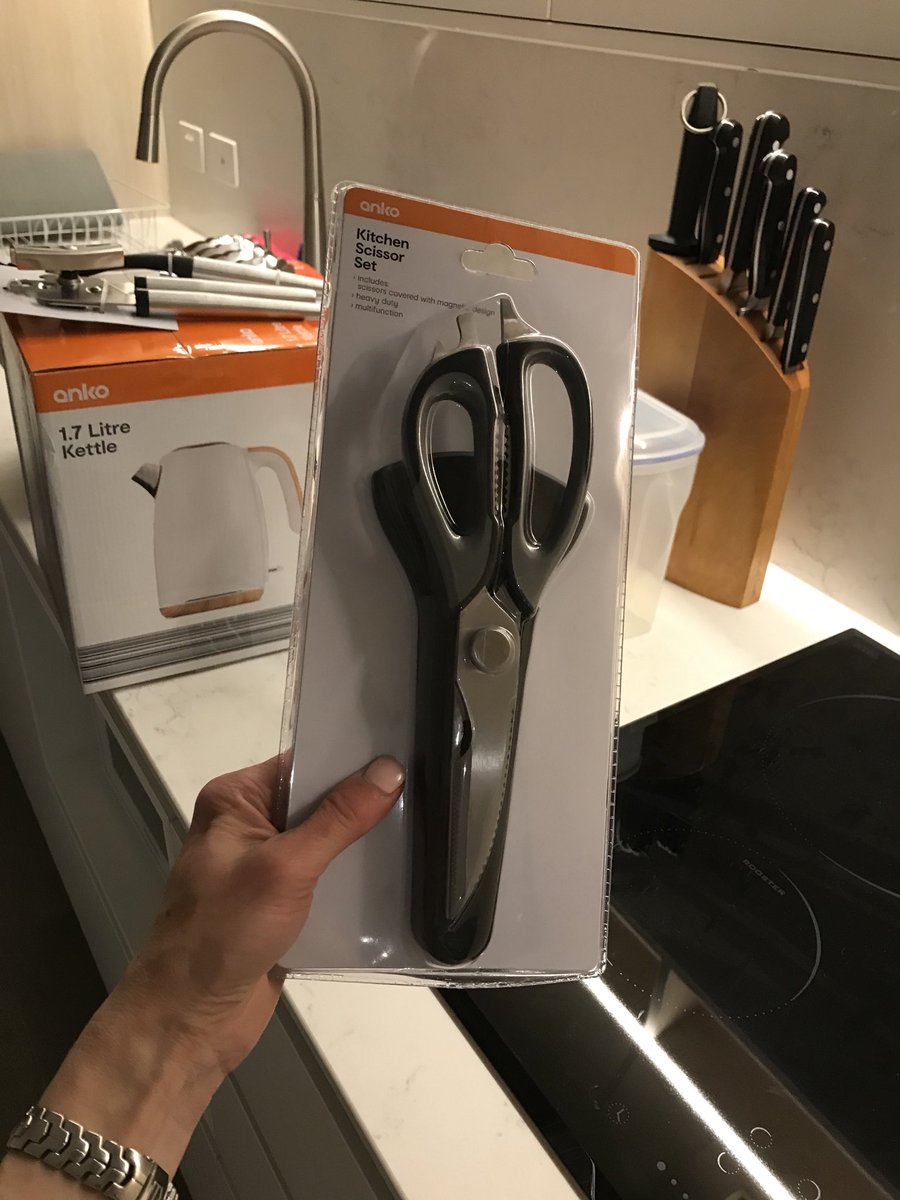 RitaZonius's tweet photo. When you buy #kitchen scissors but you need scissors to pierce the impenetrable fortress that is the packet of scissors you just bought. 🙄 #KitchenMishaps https://t.co/bqNrTo604j