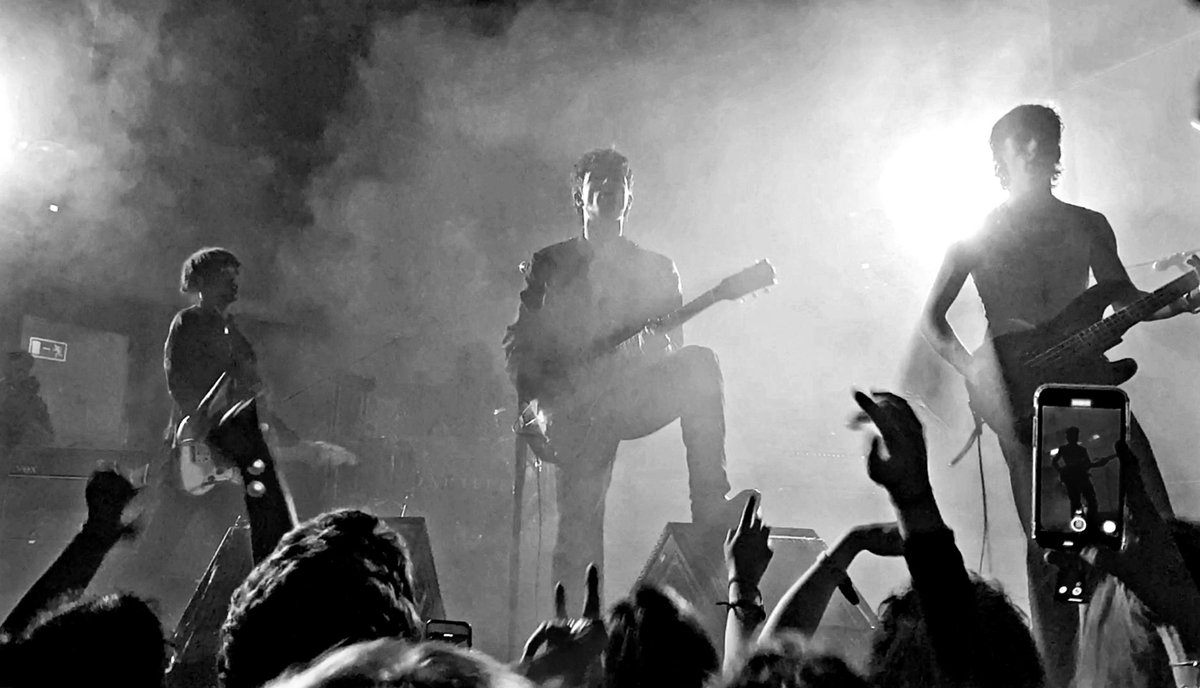 Rau2Biaggi's tweet photo. @InhalerDublin en @shokomadrid #Inhaler #InhalerMadrid https://t.co/hdoizlUYxF