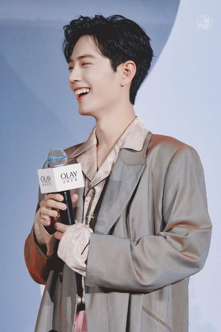 ooZ7J5ep0hARN0j's tweet photo. #WeLoveYouXiaoZhan cười lên nào ❤💚 https://t.co/CH0xdVu7N2