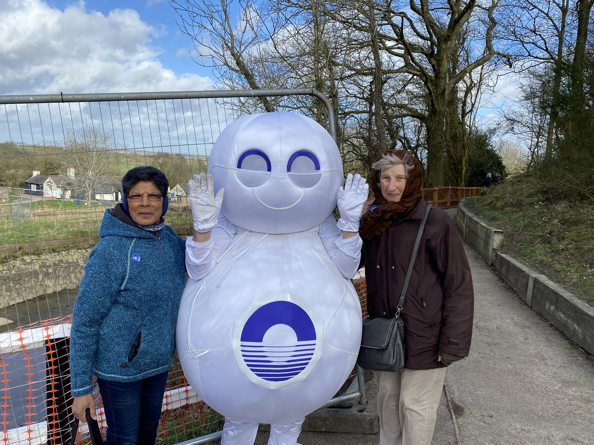 CRTEastMidlands's tweet photo. Look who popped in to see us at Foxton Locks! Well-B joined us at the #WinterOpenDays to take a look inside the drained lock 13, give high 5s take photos! Thanks Well-B 😁 #Foxton https://t.co/5sTTKWIxet