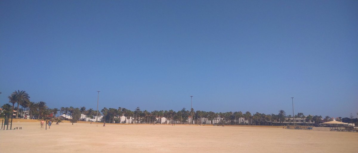 craigcmullen's tweet photo. Not a cloud! #thatwilldodonkey https://t.co/xDL2OkPaqW
