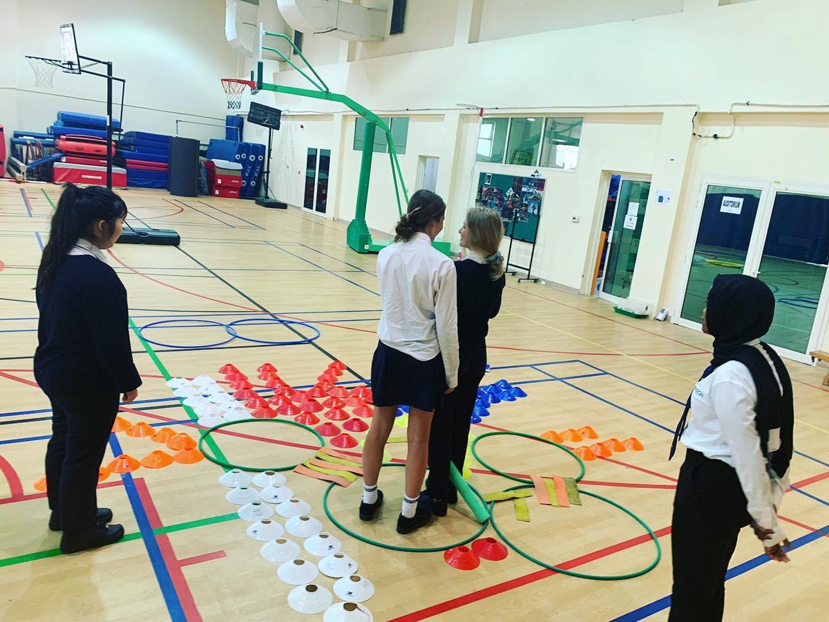 MissLeePE's tweet photo. GCSE PE 💡

An innovative and creative practical based theory lesson. Working in teams to make a CV system - walk and talk it through, present to peers, describe the key components and the pathway of blood!

Engaging, a deeper level of understanding

#GCSEPE #edexcel #CVsystem https://t.co/rNe6nBUjvW