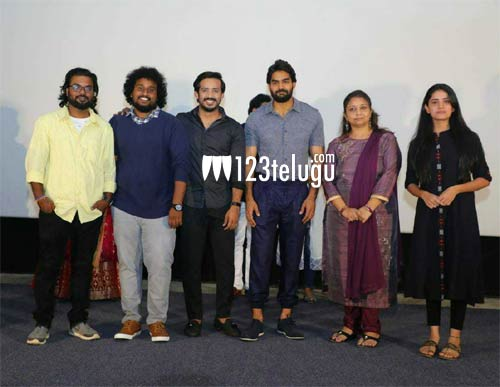 123telugu's tweet photo. హీరో కార్తీకేయ చేతుల మీదుగా ‘సమయమే తెలియదే’ !

https://t.co/xZXu7DwYaC

@anchorravi_offl #TanujaGowda #Samayame @bluerabbitent 
Music by #SatyaSagar and produced by #NirupaPatel. @ActorKartikeya, @mrnoelsean https://t.co/AhRITTzHMo