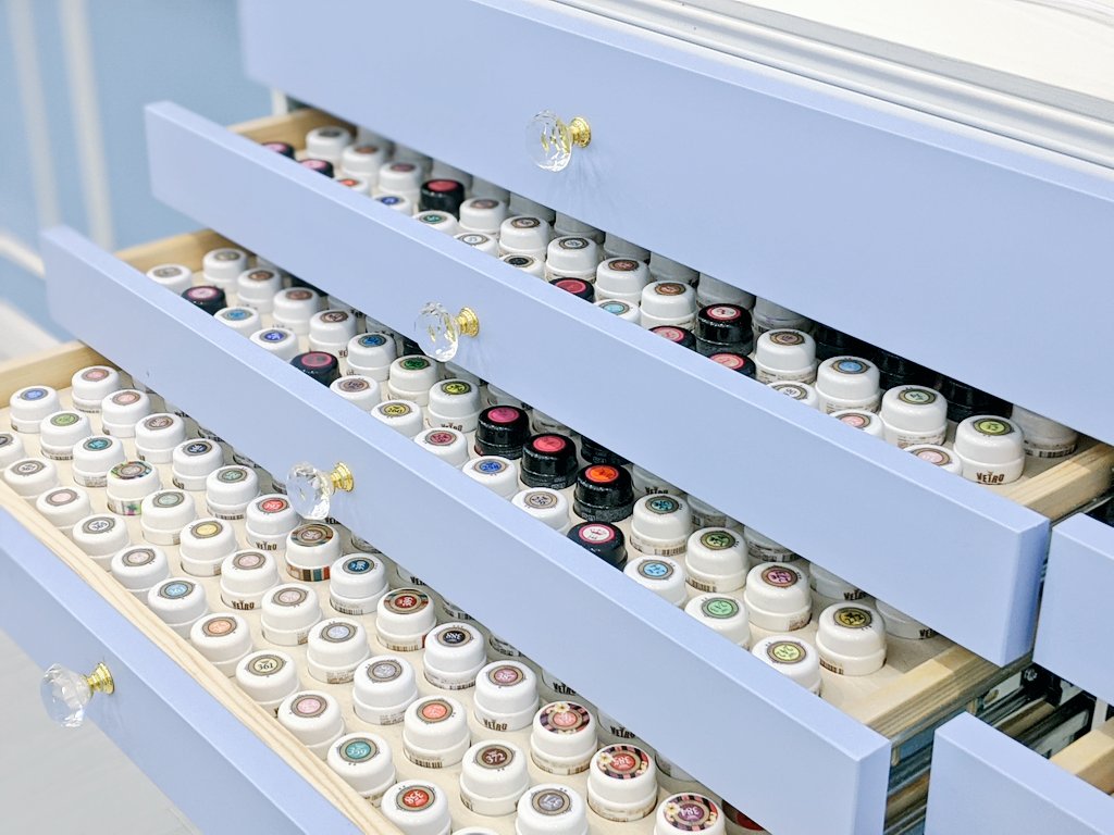 Design プラスone در توییتر ネイルサロン収納家具1段で約ジェルが100個収納できます オーダーで約円 これは Diyは少し難しいですよ ネイルサロン 引出し オーダー家具