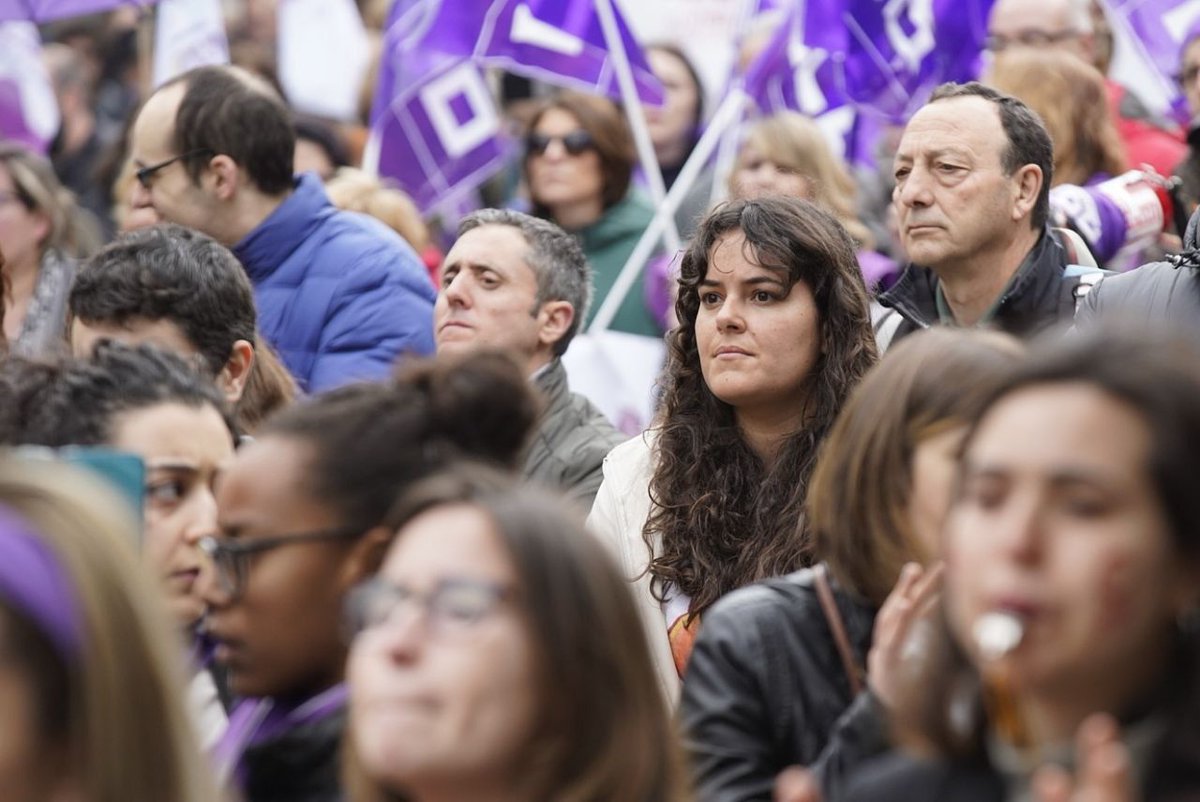 ComundaEsquerda's tweet photo. ✋🏻 Sen nós, o mundo para!

♀ Impresionante mobilización hoxe en Verín, o lugar do comezo da fin da Década Negra de Feijóo. Imos #Camiñodo8M, unha xornada que será de novo histórica na loita pola igualdade e pola nosa plena emancipación. https://t.co/tXFACI7CN1