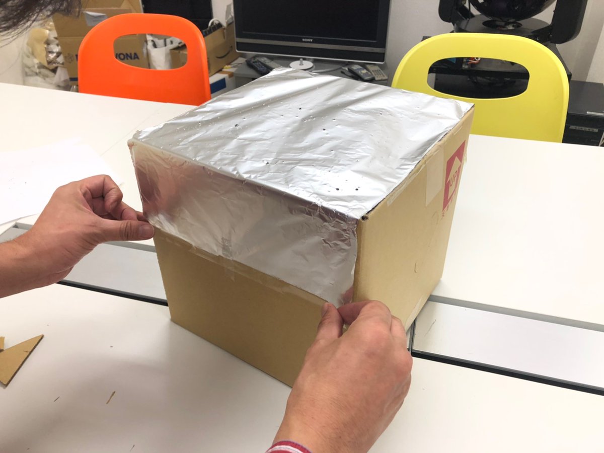 臨時休校中にお部屋で星空はいかが 身近な材料で簡単に作れる段ボールプラネタリウム作り方をご紹介 Togetter