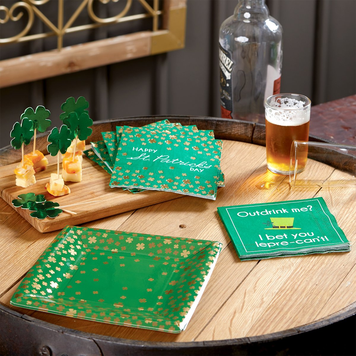 ByDesignDesign's tweet image. Let the shenanigans begin 🍻🍀

#designdesign #acolorstory #stpatricksday #lovelysquares #papergoods #risingtidesociety #greetingcard #dailydoseofpaper #abmiscolorful #snailmail #sendmoremail #partygoods #cutenapkins