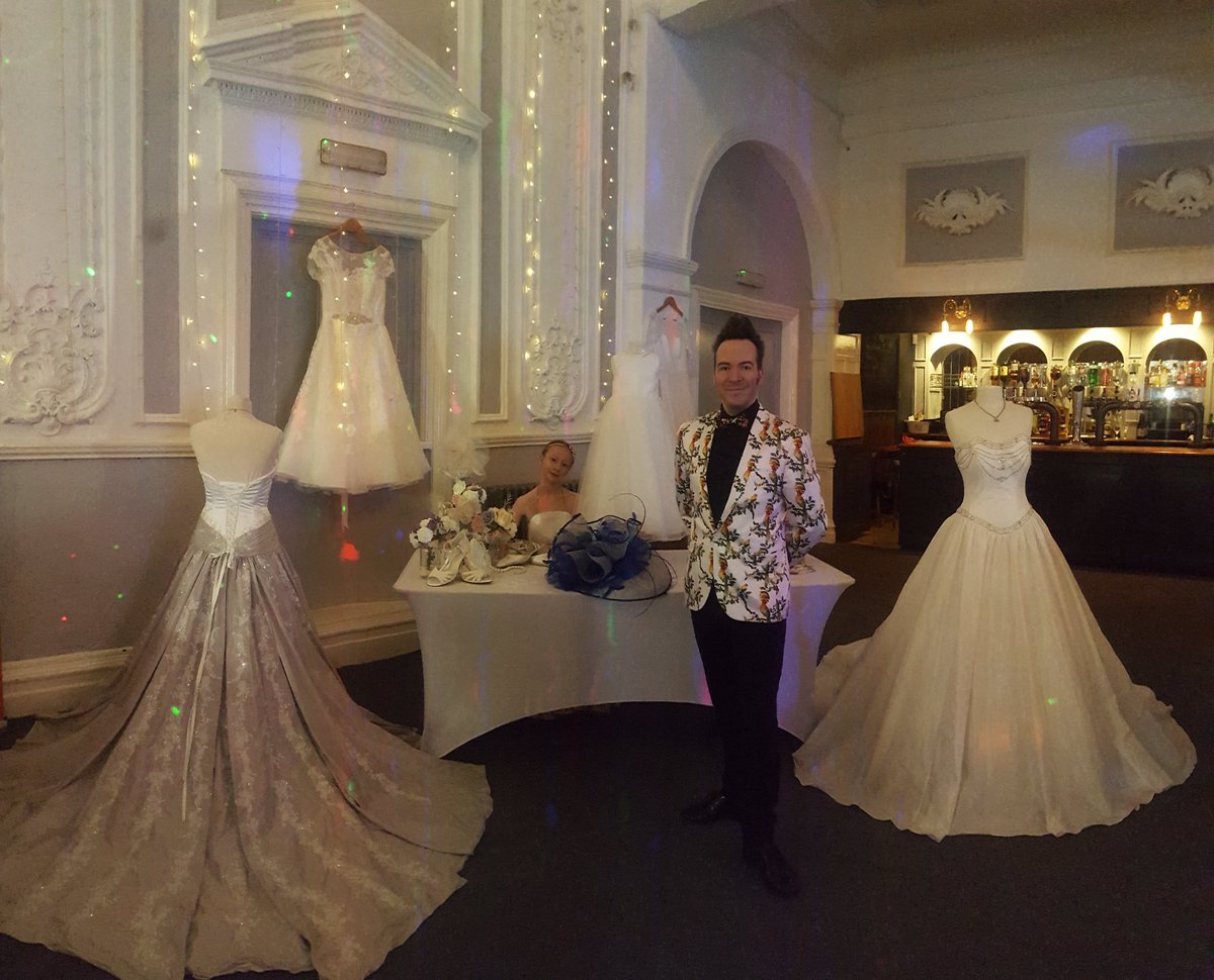 Come see us at the met... stunning preloved and new bridal gowns... <a href="/CRUKShops/">Cancer Research UK Shops</a> <a href="/sharonp7217/">Sharon Parker</a> <a href="/JuliaStewardson/">Julia Stewardson</a> @missgillbe1