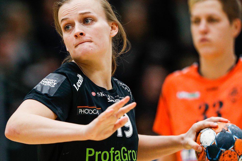 Kulturbærer og verdensmester <a href="/DebbieBont/"></a> er solgt til en udenlandsk klub. 
Læs mere på:
kbhbold.dk/bont-solgt-til… #hndbld #transfer