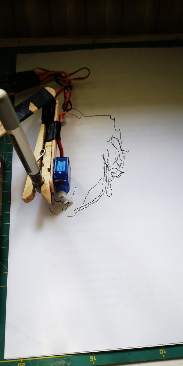 twena's tweet photo. Okay. Also es braucht dringend noch finetuning, weil das ist mehr abstrakte als gegenständliche Kunst 😁 aber der #brachiograph von @MakeMagazinDE plottet happily (und die Katze ist auch ganz fasziniert davon) https://t.co/FSaqpQtDSR