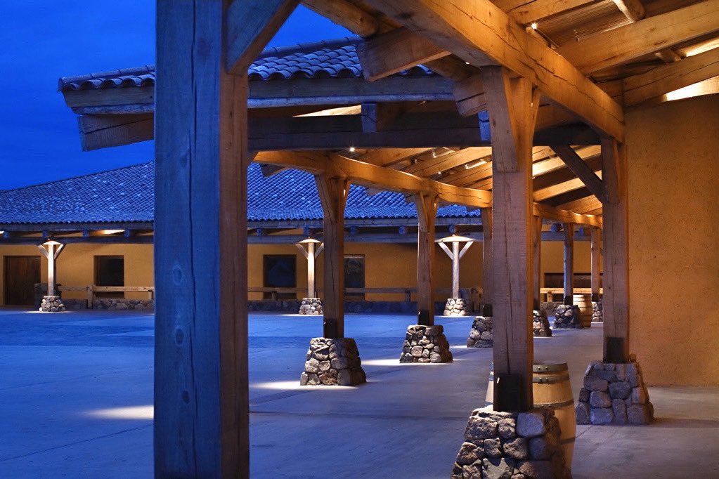 Anocheceres mágicos 🌙 en Finca Decero. ✨ ¡Hacé tu reserva con Bee!🐝