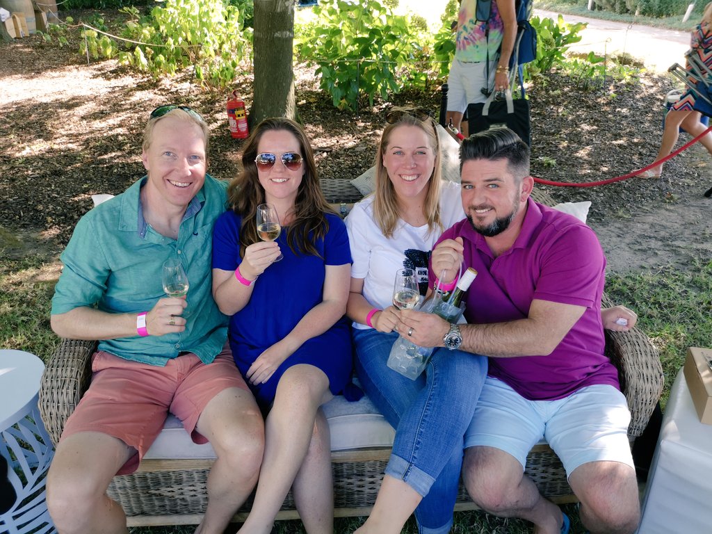 GuyMcDonald's tweet photo. Concert time with special friends @Backsberg because life is about celebrating Good friends, Good Wine & Good Music (in that order). #BBCONCERTS are the perfect solution 😁👌🏼🎶 https://t.co/FCJugUtQQx