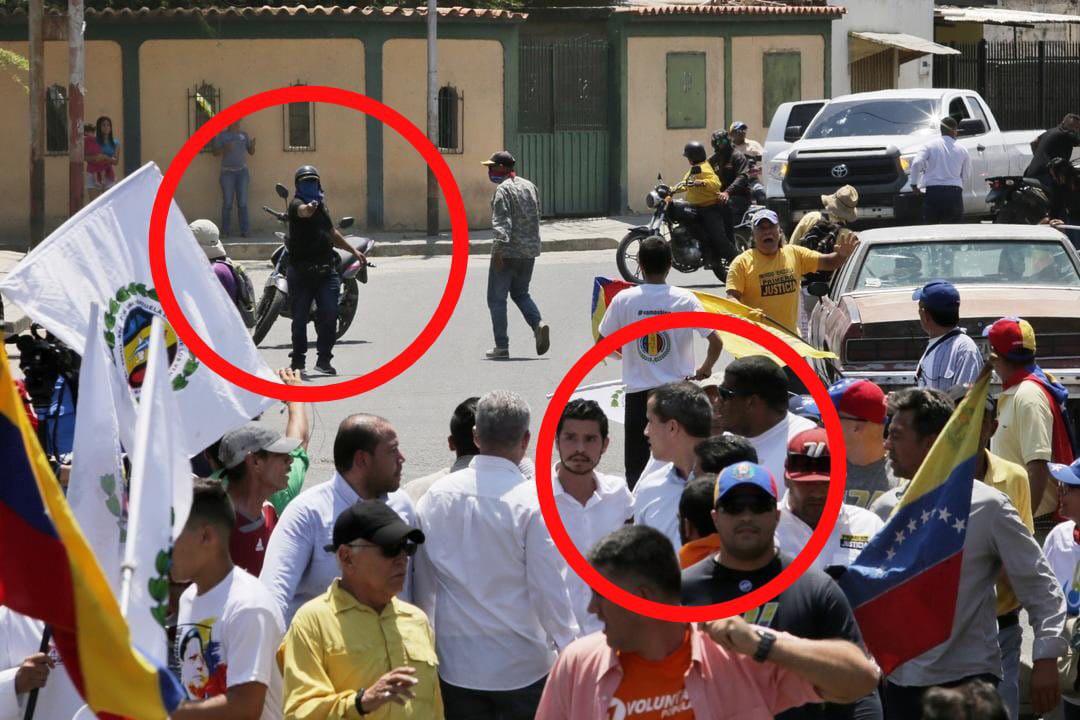 VP_Orlando's tweet photo. Ayer en imagenes de la Agencia @AP_Noticias se observan a miembros de colectivos armados apuntando contra el Presidente (E) Juan Guaidó @jguaido https://t.co/J380DmDhY7