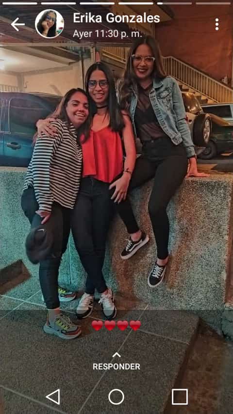 _itsluli's tweet photo. mis amigas son tan bellas que les dicen reinas una multitud. https://t.co/TYmgxwUDff