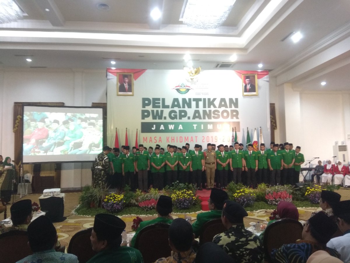 pwansorjatim's tweet photo. Pembacaan ikrar baiat sumpah pengurus @pwansorjatim yang dipimpin oleh sekjen @Official_Ansor sahabat Abdurrahman Adung. 

#spiritbaruansorjatim https://t.co/podNZezMsL