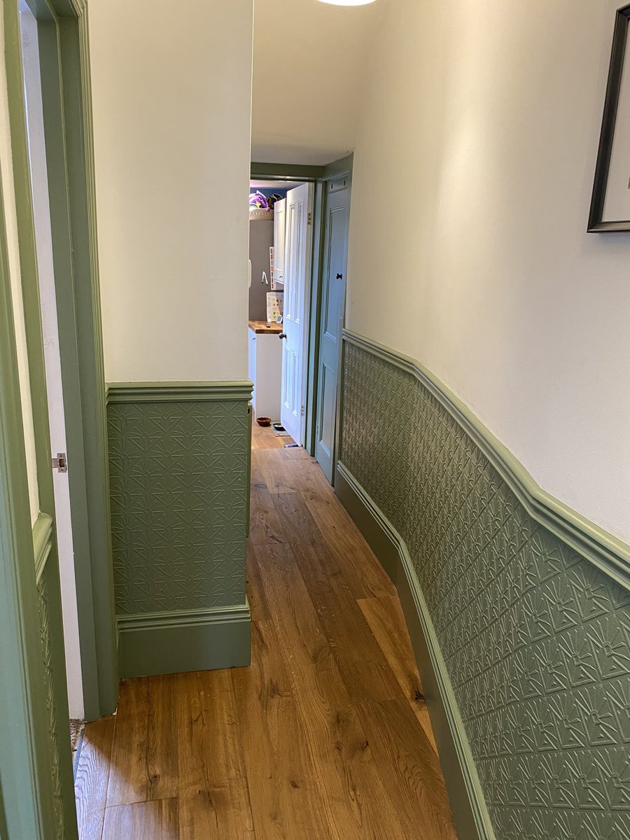 RoseWillatts's tweet photo. @FarrowandBall we’ve painted our (thin, windowlesshallway in Breakfast Room Green over the woodwork and anaglypta. What colour would you recommend for the top half to create a calm, open feel? Thanks! https://t.co/bIDoyu5HJL