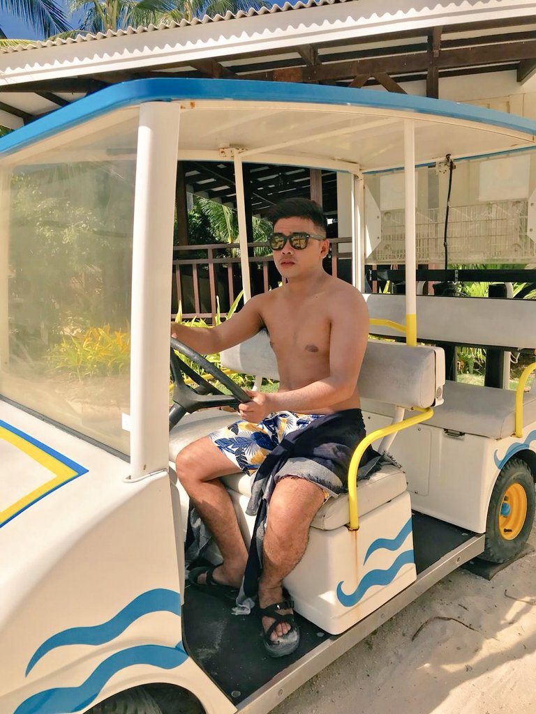 RoueFrey's tweet photo. Fake driver
#fakedriver
#summerna
#gaymen
#singlemen
#single
#travel
#LoveIsIand https://t.co/Lo45GIUnhC