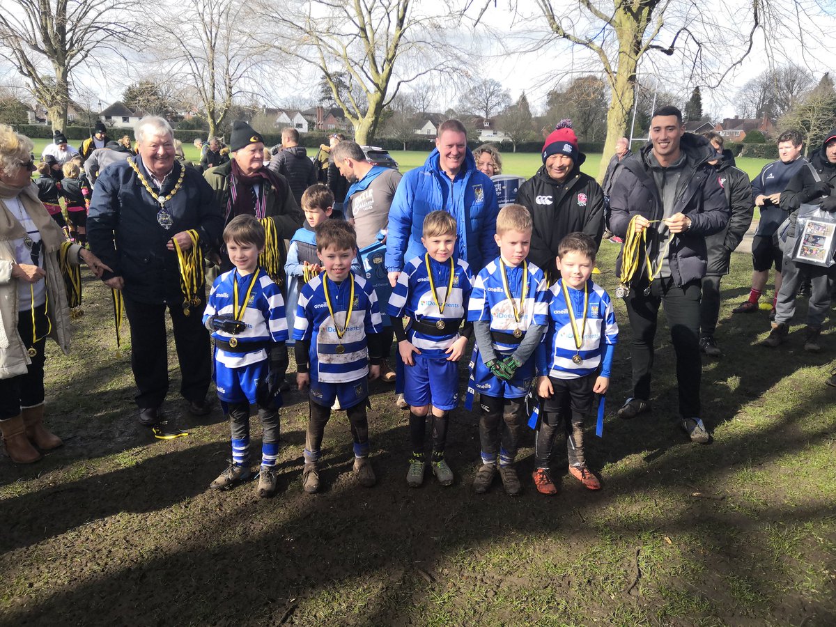 GaryPlus7's tweet image. Huge thanks to @CamberleyRugby for a great festival this morning and @EnglandRugby for inspiring the next generation with a special guest #sheerclass #inspire #motivational