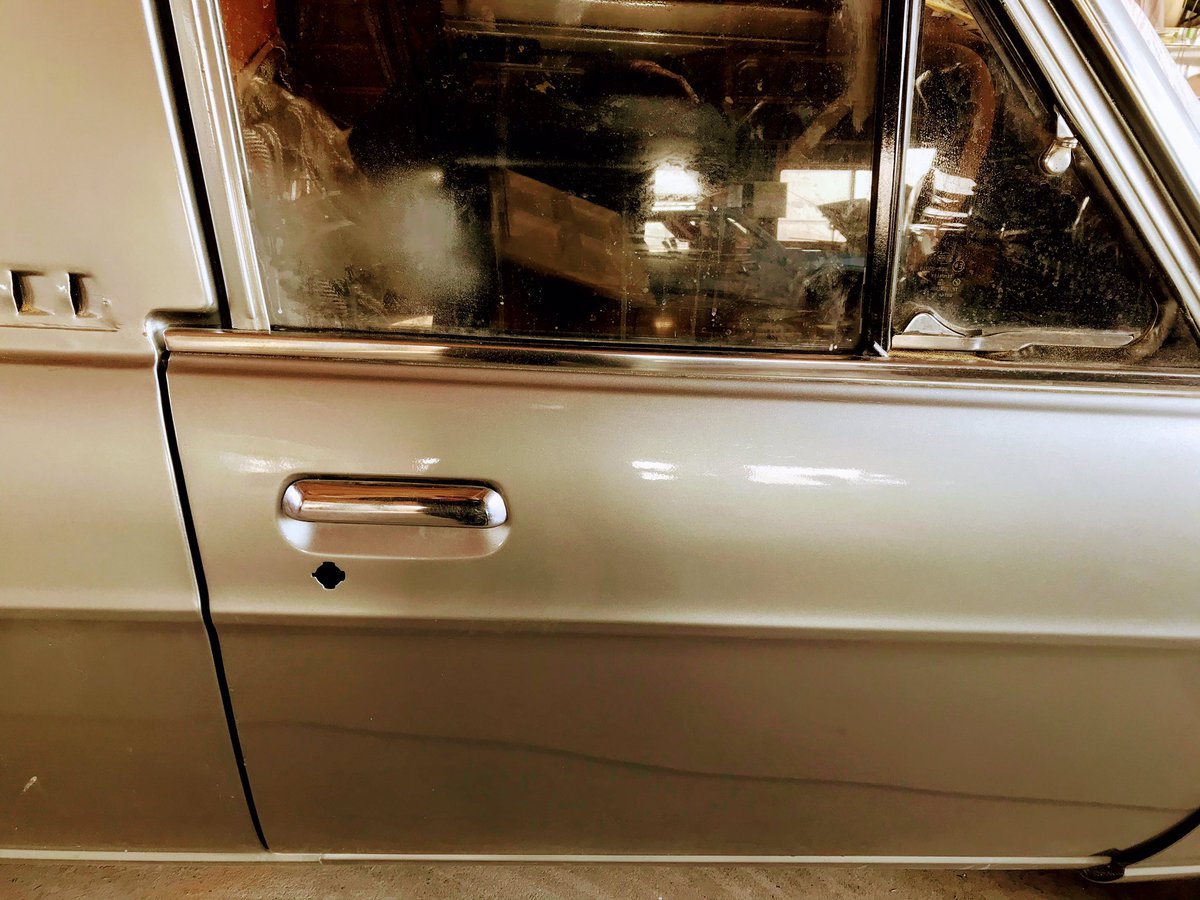 Taka Twitter પર サニトラ イジリー岡田 ドア取って 取り付けに 金具の 錆止めに 黒を 塗りました あと何回かで 仕上がりそうですね やっと ここまで 来ました サニートラック サニートラックロング サニトラ サニトラロング レストア レストア中