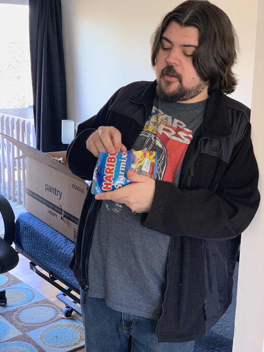 Meta4sGaming's tweet image. My breakfast vs vinnys breakfast. Almost ready to get it started. #DND #dungeonsanddragons #TableBuild