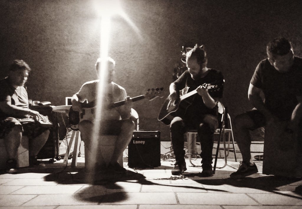 Ecosdeshanghai's tweet photo. Set acústico en una hermosa noche con amigos! 🍻🍹💫✨
Atenti que el 9/3/20 estará disponible el nuevo disco en todas las plataformas de streaming 
-
-
#acustico #latenight #rock #pop #nuevo #disco #amigos #noche #sessions #music #bass #synth #Show #ecosdeshanghai https://t.co/GDXZFxErh1