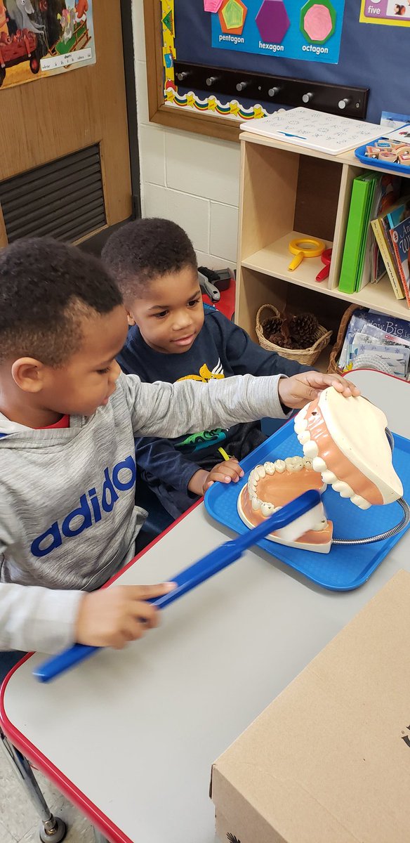 KrosalesL's tweet photo. Future Dentists😁😁 PreK celebrates dental health month! @FlossmoorHills @D161Supe https://t.co/e5runh6AIp