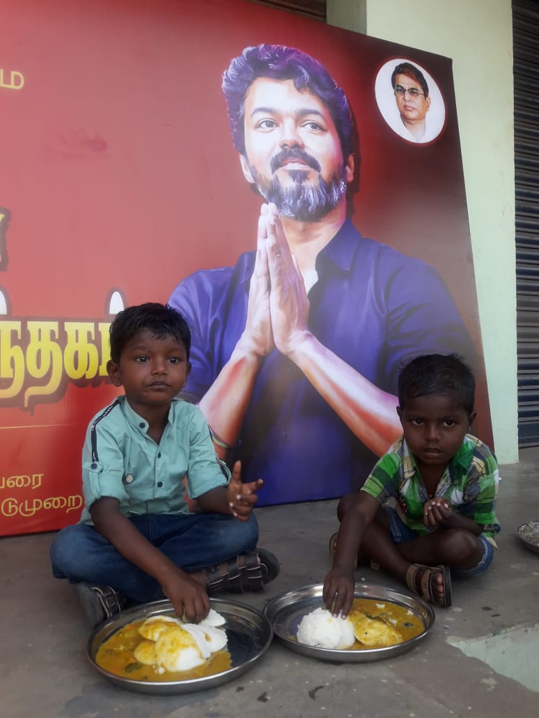 offl_TTH's tweet photo. This Man ruling Social media.. 🔥💥
His fans ruling people's hearts❤💞
#Master 🔥

#MASTERsBORampageSoon https://t.co/I9P6MoZmsx