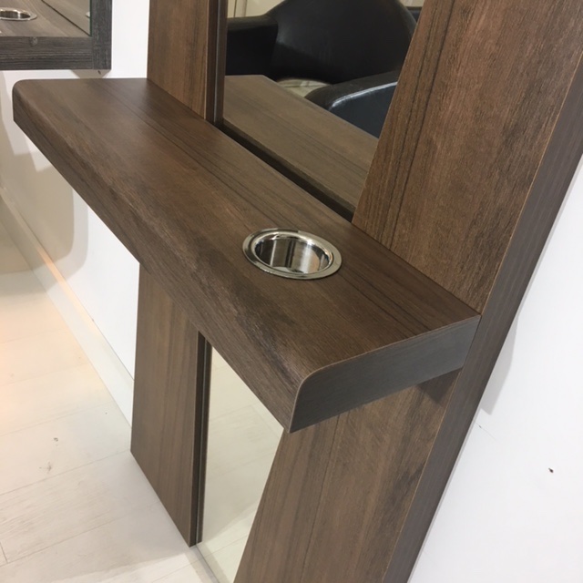 Stock Clearance Bargains!! We have lots of #receptiondesks #salonmirrors #barberunits #SalonChairs #manicuretables #BarberChairs at discounted prices, FAST UK DELIVERY AVAILABLE 🚚#salonfurniture #barberfurniture  salonfurniture.co.uk/clearance