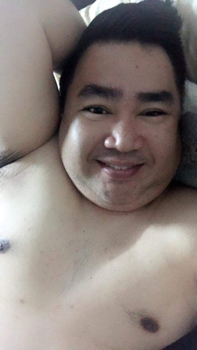 BKK79223569's tweet photo. หนุ่มอวบๆ​ อ้วน​ อายุ​ 50 หล่อๆอยากบอกต่อ​ รีทวิต​ กดหัวใจ เดี๋ยวจะเอามังกรพี่เค้ามาให้ดู https://t.co/0Z9lizagnh