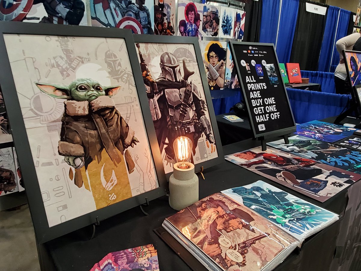 ARTofLOGANPACK's tweet photo. My second year for @lubbock_con was off to a great start yesterday. Thanks to everyone who came by. Hope to meet more of you today!
#lubbockcon #comiccon #convention #lubbocktx #themandolorian #thechild #babyyoda #loganpack #artofloganpack https://t.co/BYlrjDwyJR