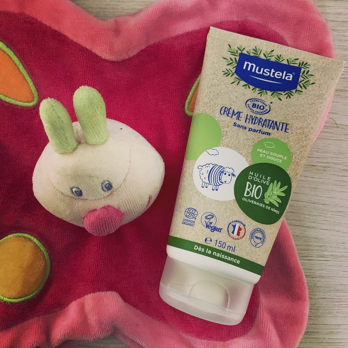 Ely45447539's tweet photo. Une peau hydratée grâce à @mustela.france et sa crème hydratante bio, à base d’huile d’olive française.
#cosmosorganic #mustela #mustelabio #mustelababy #cremehydratante #soincorps #soinbebe #soinbebebio #bebebio #huiledolive #bio #sansparfum #bebe #sampleo_france #sampleo https://t.co/OYPLCb2NN8