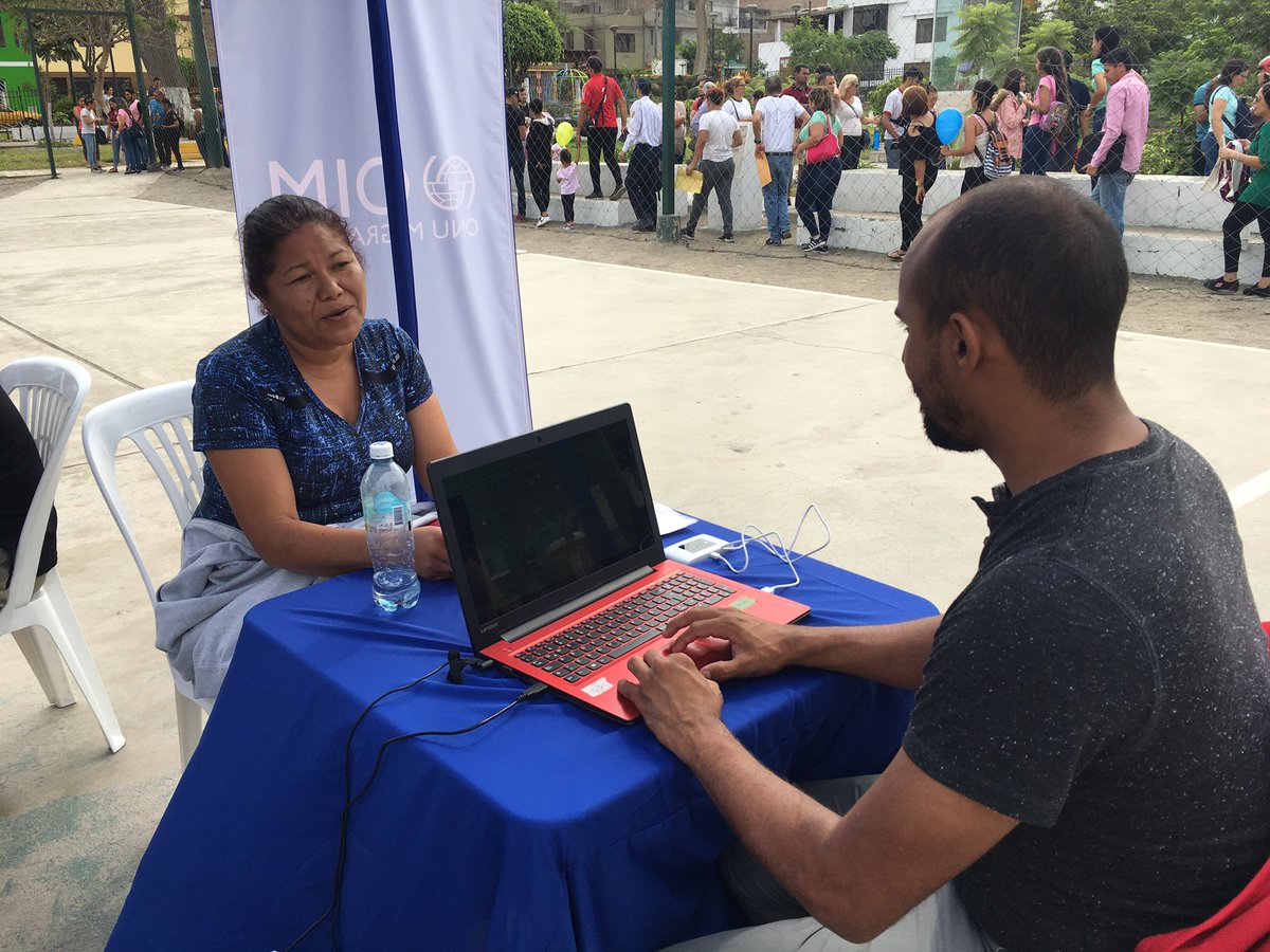 OIM_Peru's tweet photo. Listos para iniciar la 1ra. jornada de información y aprender a sacar la cita para pasar del “PTP al Carné de Extranjería” junto a @MigracionesPe en #SanJuanDeMiraflores, #SeguimosTrabajando💪 https://t.co/6ks0kfhn42