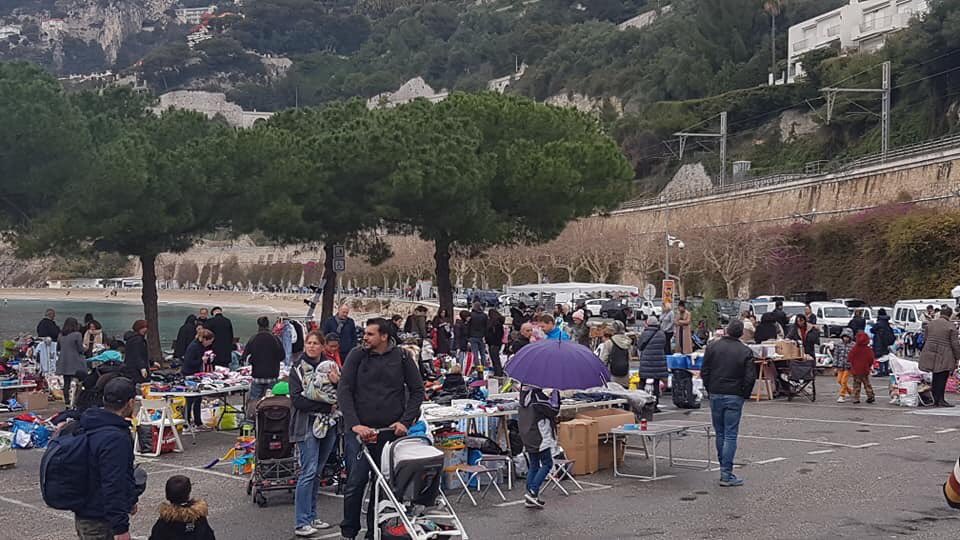 trojani2020's tweet photo. Visite matinale au vide grenier de l'Apev ce matin au fond de la plage des Marinières de l'équipe Tous Unis pour Villefranche ! Venez nombreux pour passer un moment convivial ! 
#TousUnispourVillefranche https://t.co/5hYnF7ErOL